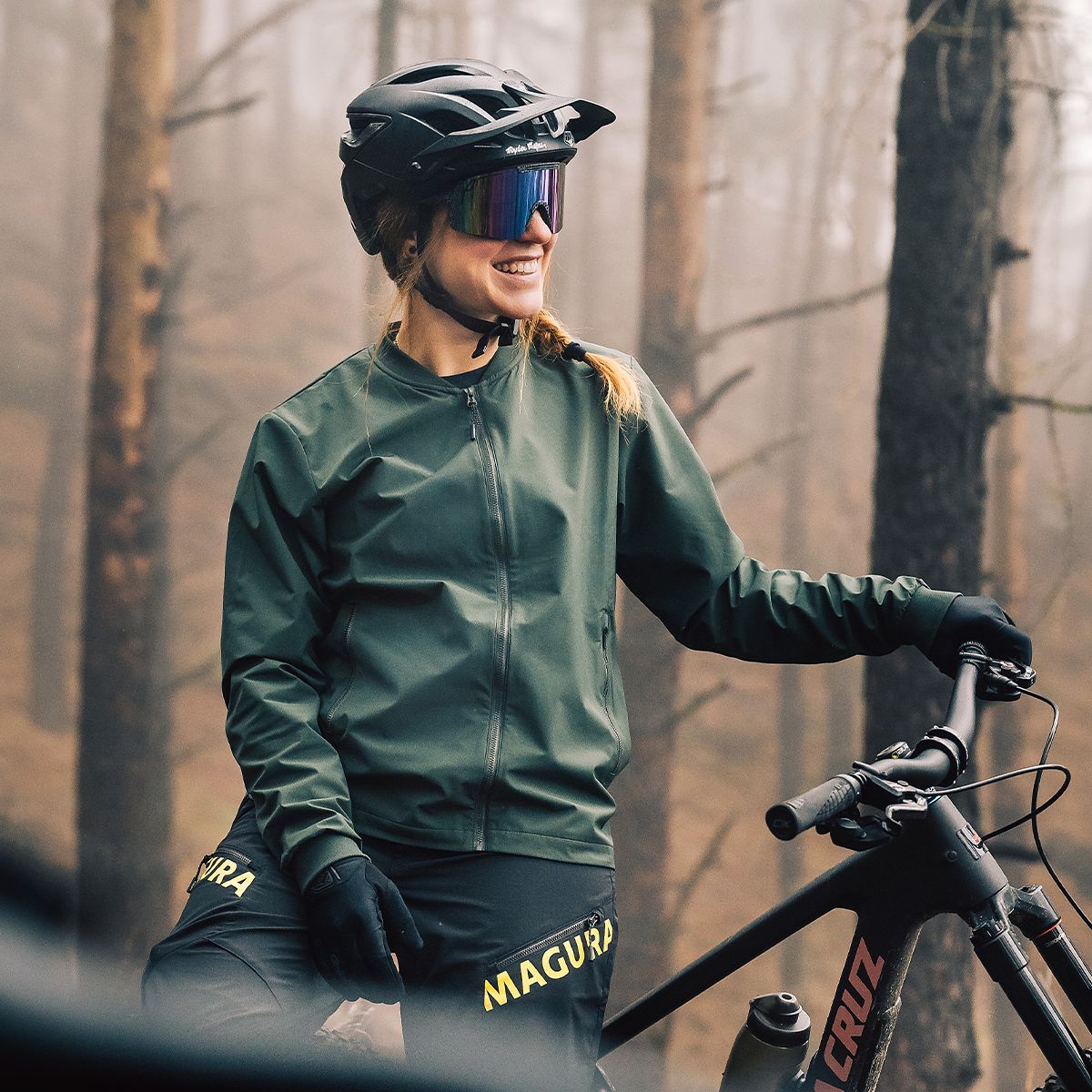 Huberstore Emblem Track Jacket M ナイロン Emblem Track Jacket Black – THE NEW ORIGINALS